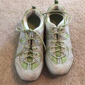 Rigged outback Women’s mountain climbing shoes